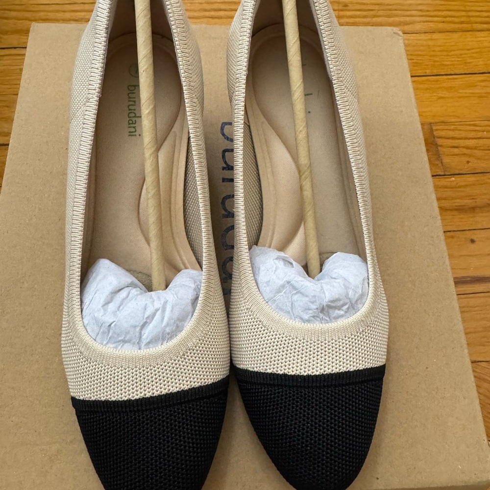 Women's Black and Cream Pumps
